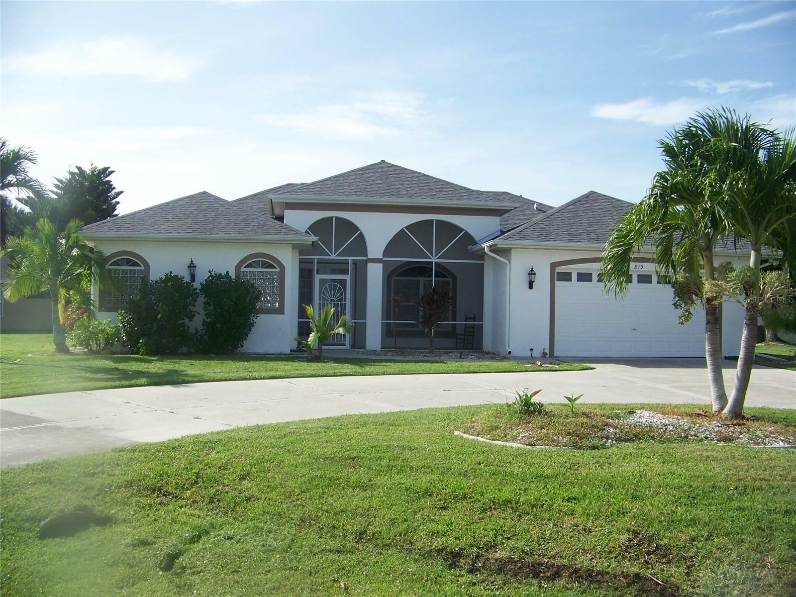 Property Photo:  819 SE 3rd Place  FL 33990 