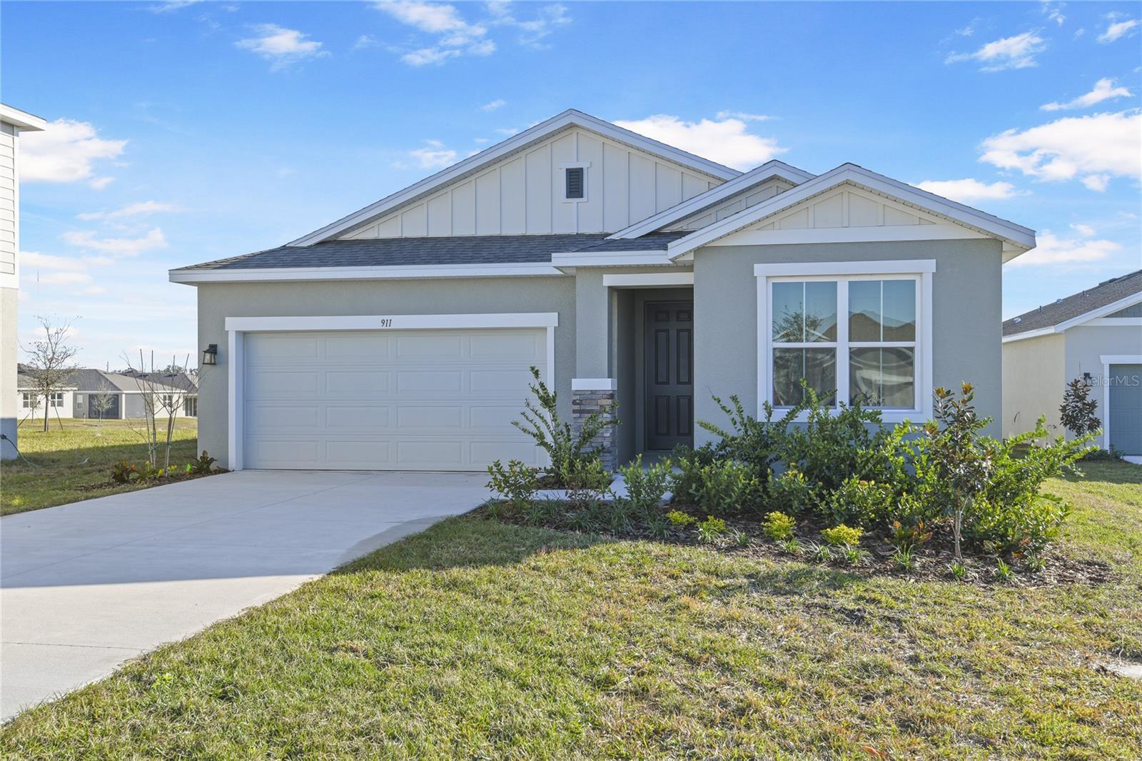 Property Photo: 911 Heirloom Drive FL 33844