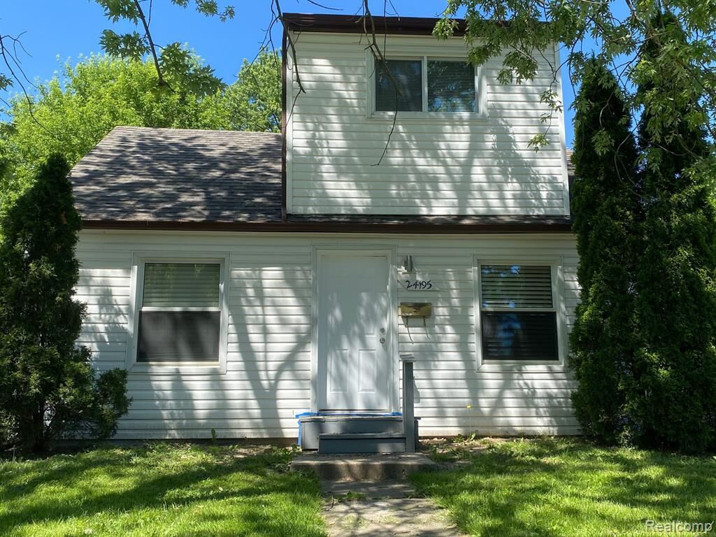 Property Photo: 24195 Eureka Avenue MI 48091 4439
