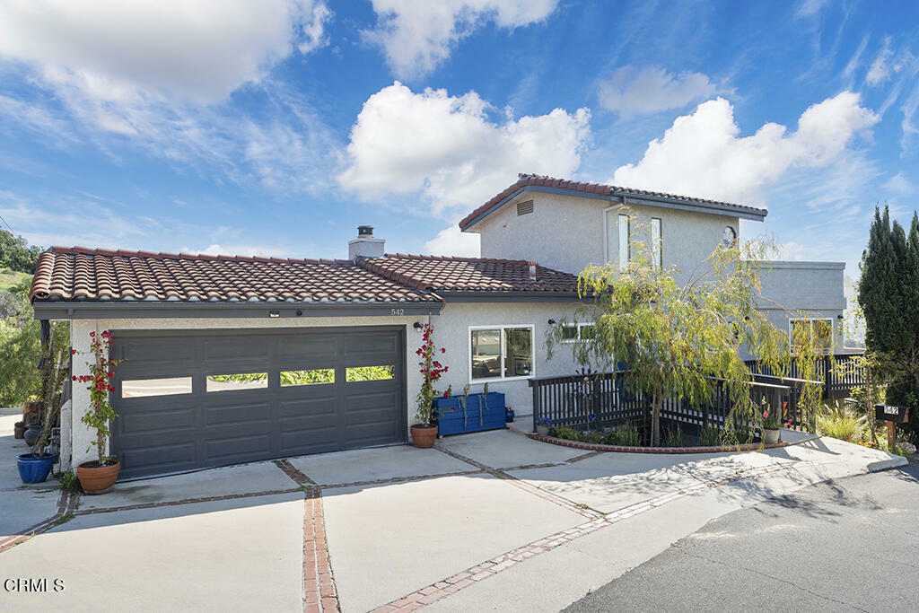 Property Photo:  542 San Clemente Way  CA 93010 