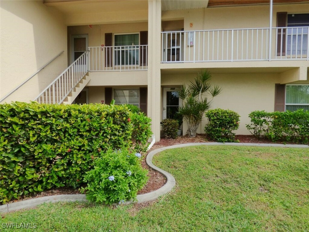 Property Photo:  1100 Pondella Road 504  FL 33909 