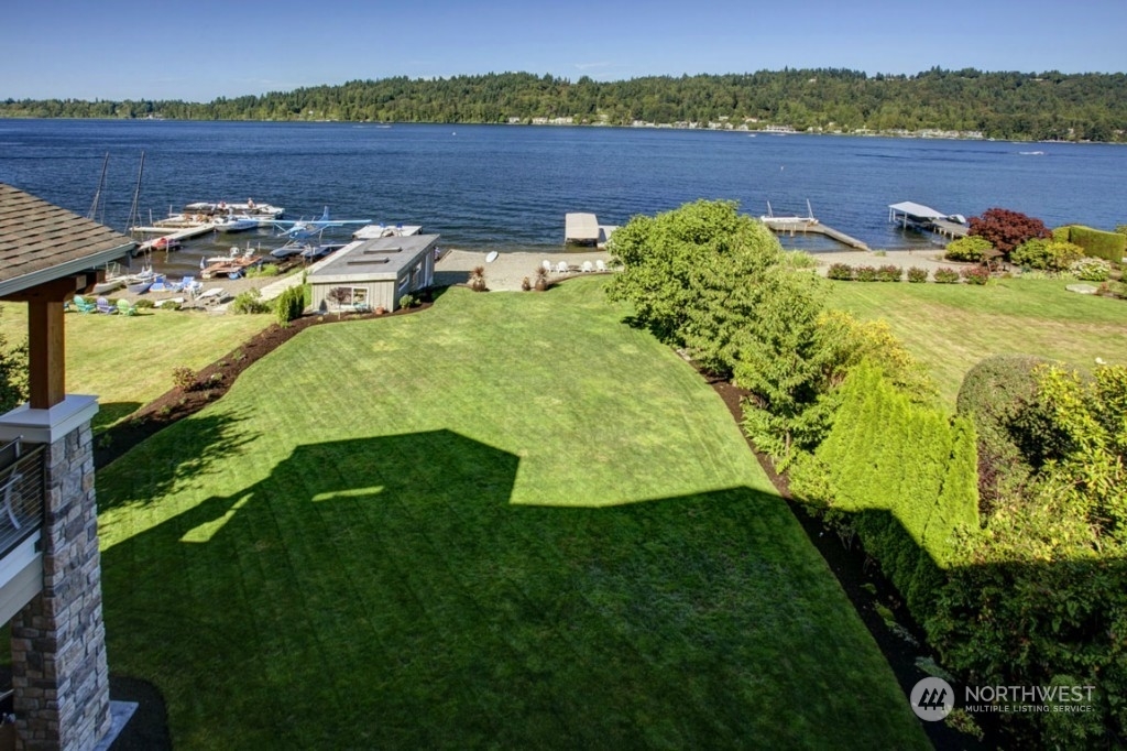 Property Photo:  3026 W Lake Sammamish Parkway NE  WA 98052 