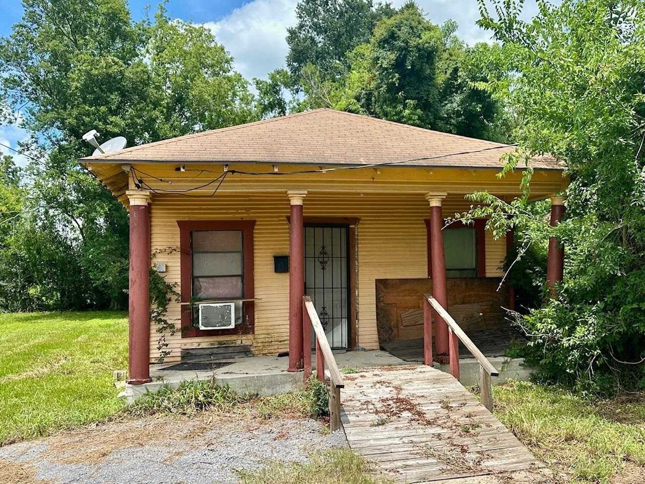 Property Photo:  3030 Brenham St  TX 77701 