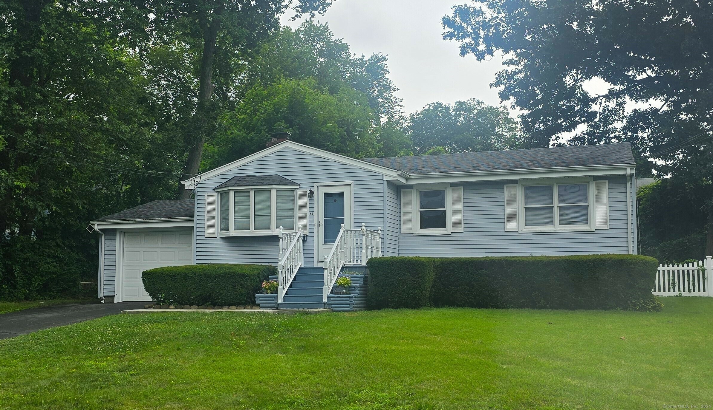 71 Mohawk Drive  West Haven CT 06516 photo