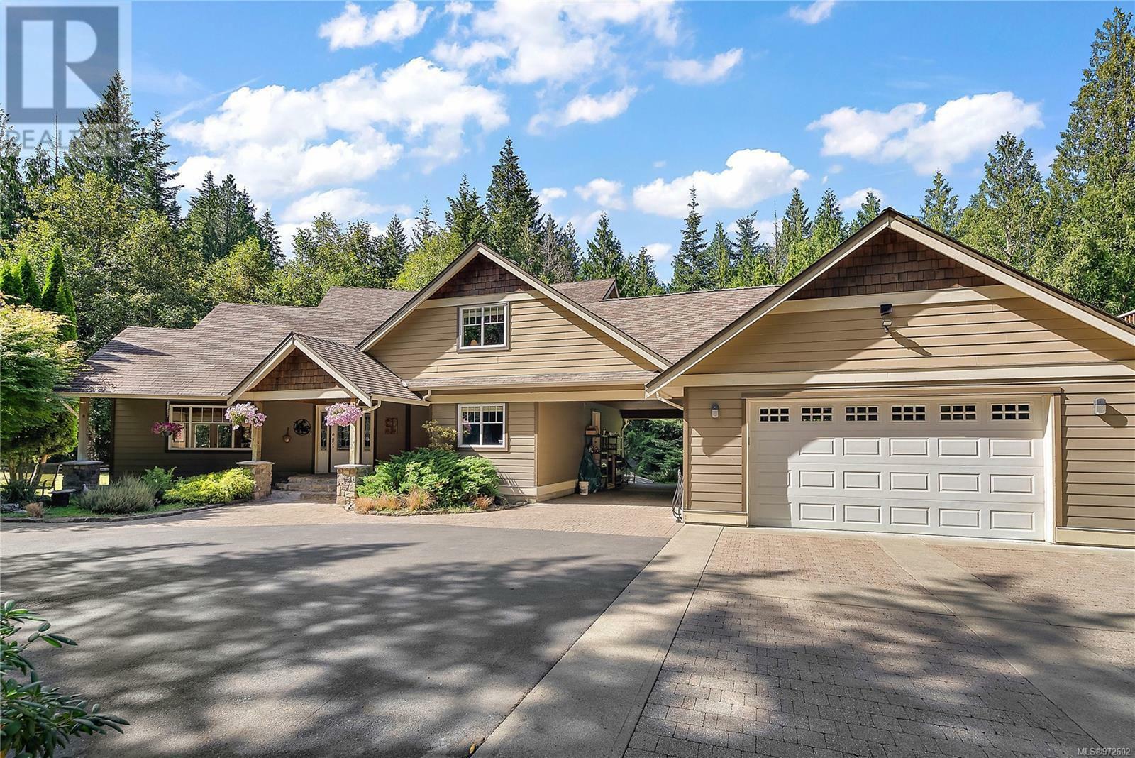 Property Photo:  625 Southwood Drive  BC V9B 6R9 