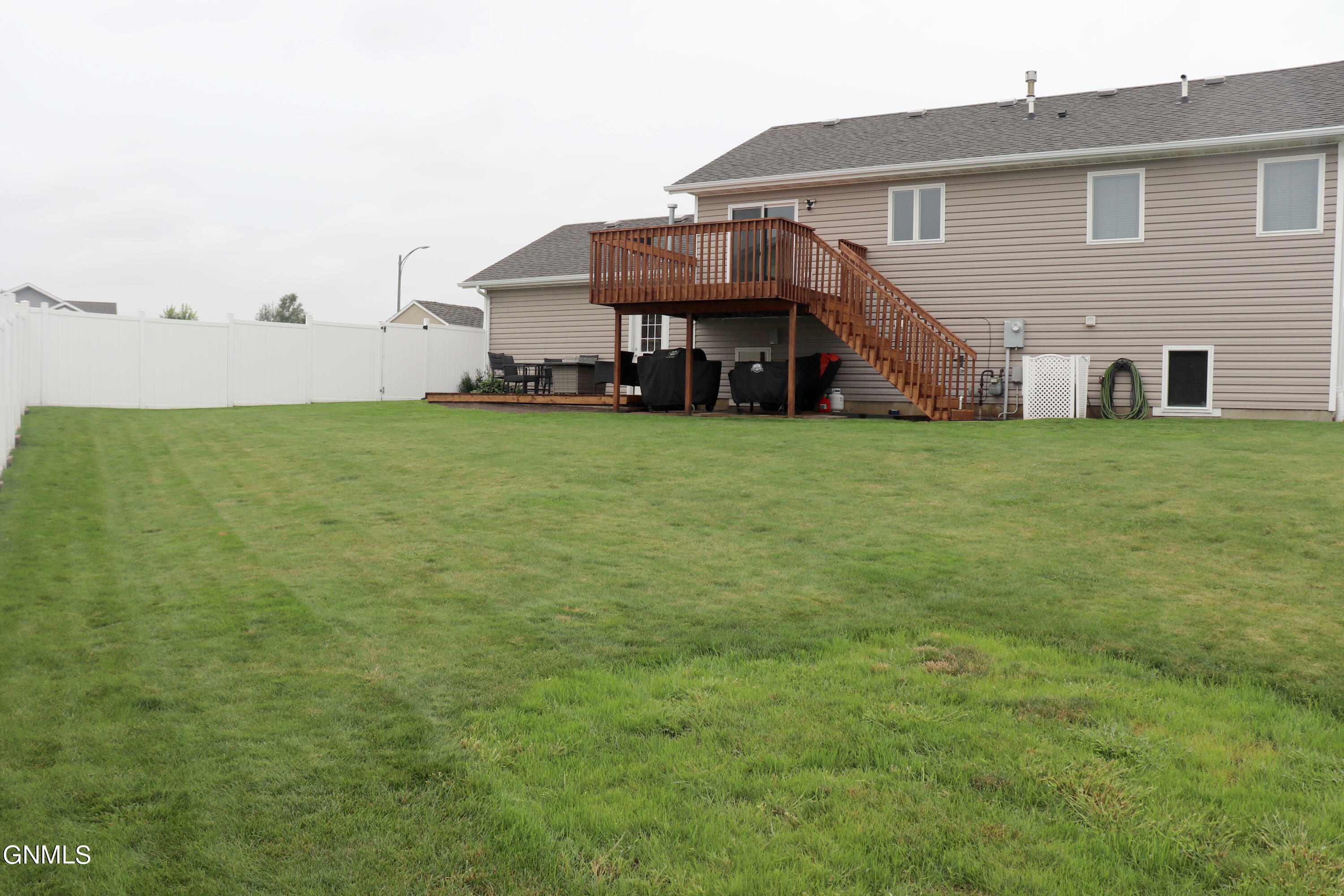 Property Photo:  2806 10th Avenue SE  ND 58554 