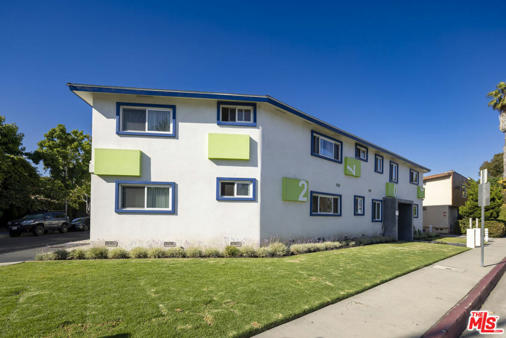 Property Photo: 2700 Abbot Kinney Boulevard CA 90291
