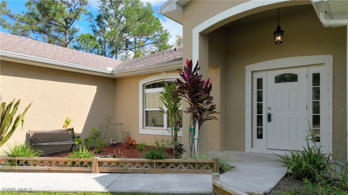 Property Photo:  707 Brannen Avenue  FL 33974 