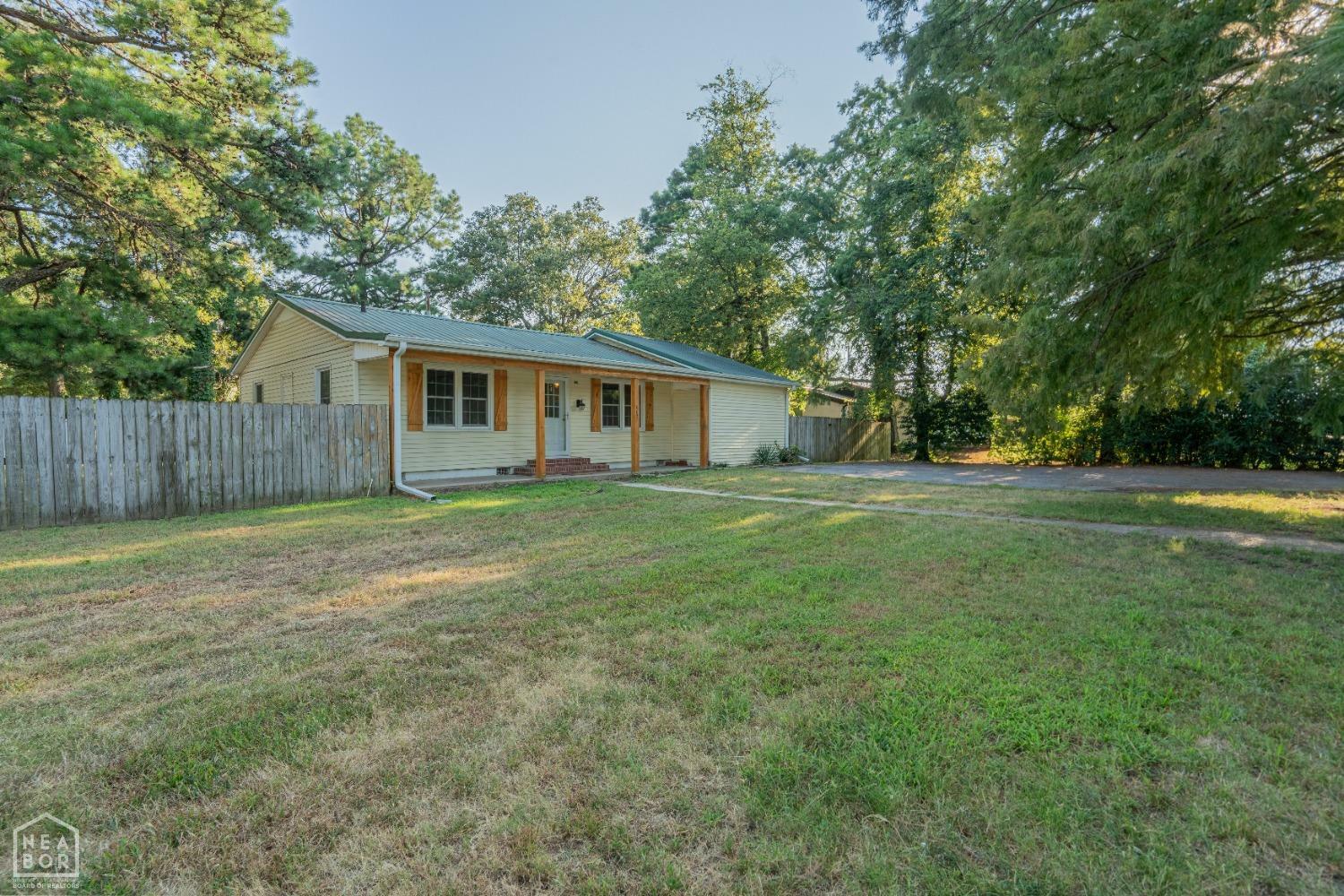 Property Photo:  1005 W Lake Street  AR 72442 