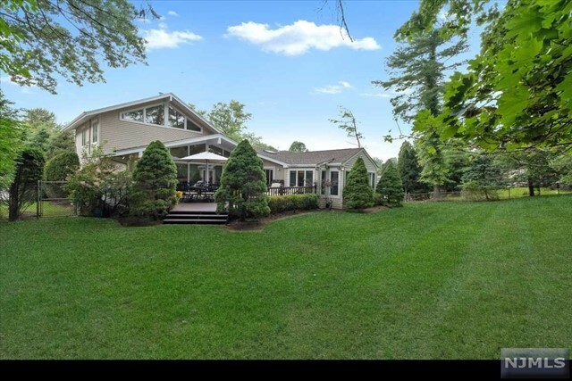 Property Photo:  11 Venus Drive  NJ 07624 