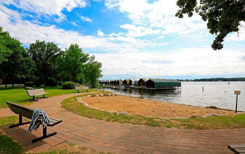 Property Photo:  2204 Huntington Point Road E  MN 55391 