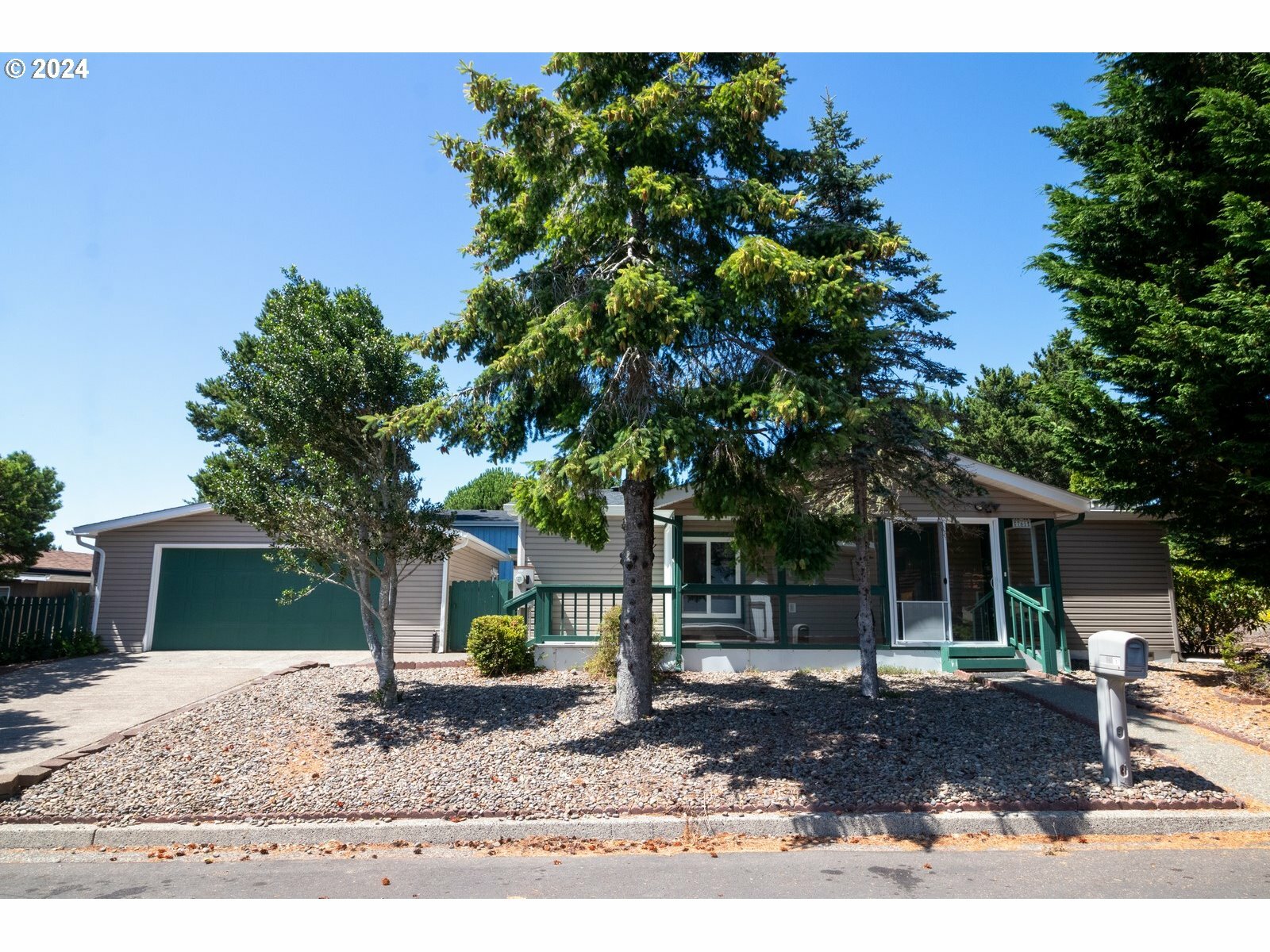 Property Photo:  761 Skookum Dr  OR 97439 