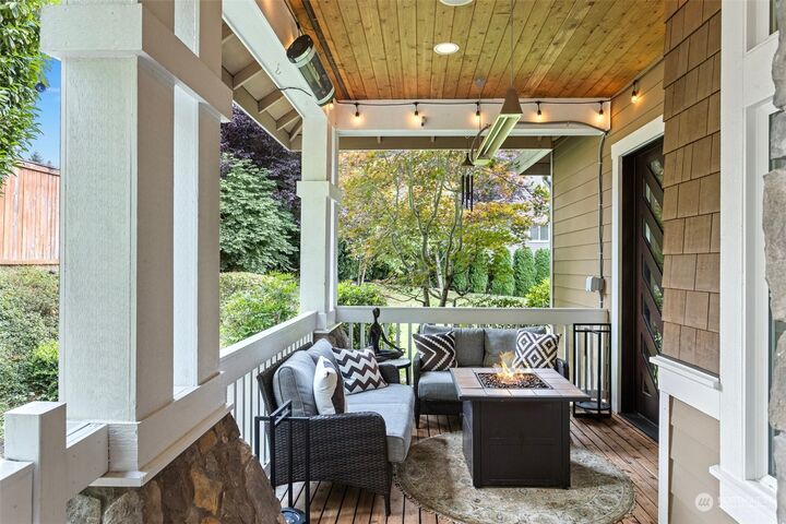 Property Photo:  13771 NE 2nd Place  WA 98005 