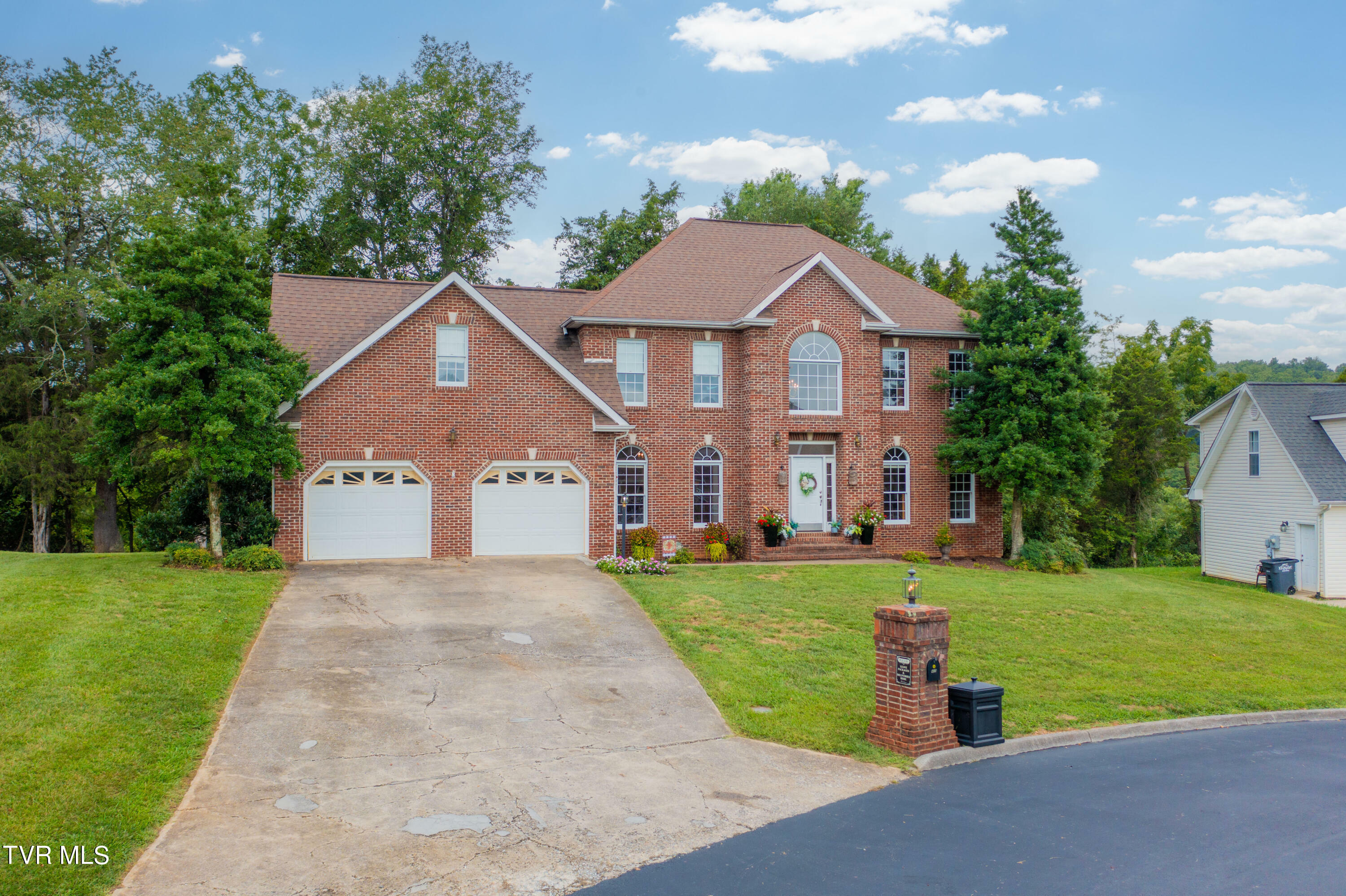 Property Photo:  405 Vanderbilt Way  TN 37664 