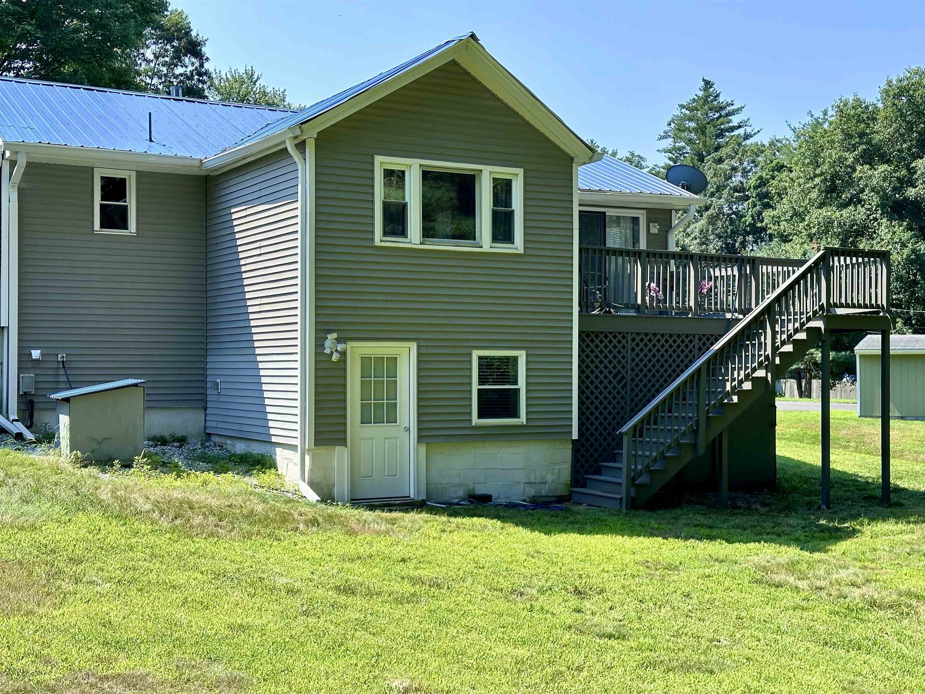 Property Photo:  16 Edgewood Street  NH 03038 