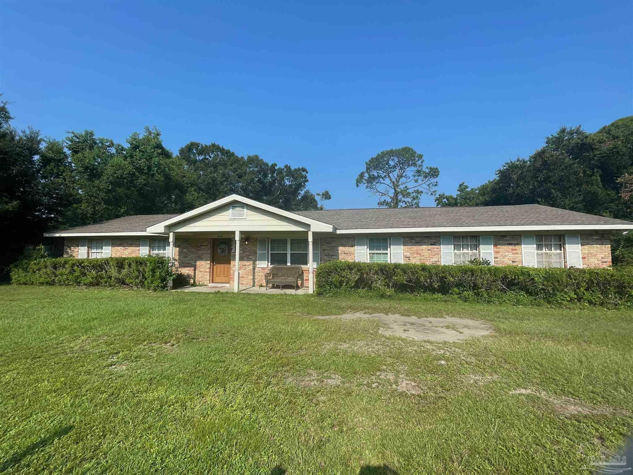 Property Photo: 8905 Arcadia Rd FL 32534