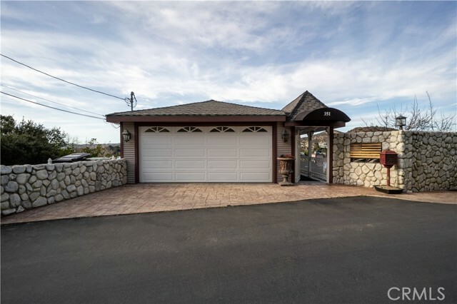 Property Photo:  351 Upper Lake Road  CA 91361 