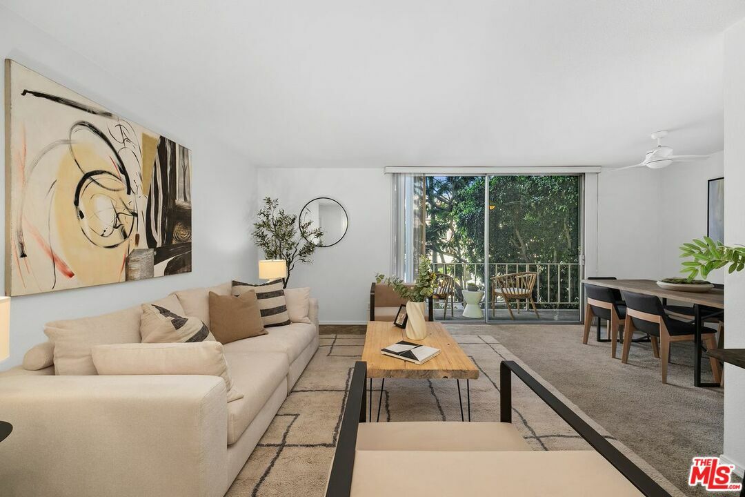 Property Photo: 100 S Doheny Dr 202 CA 90048