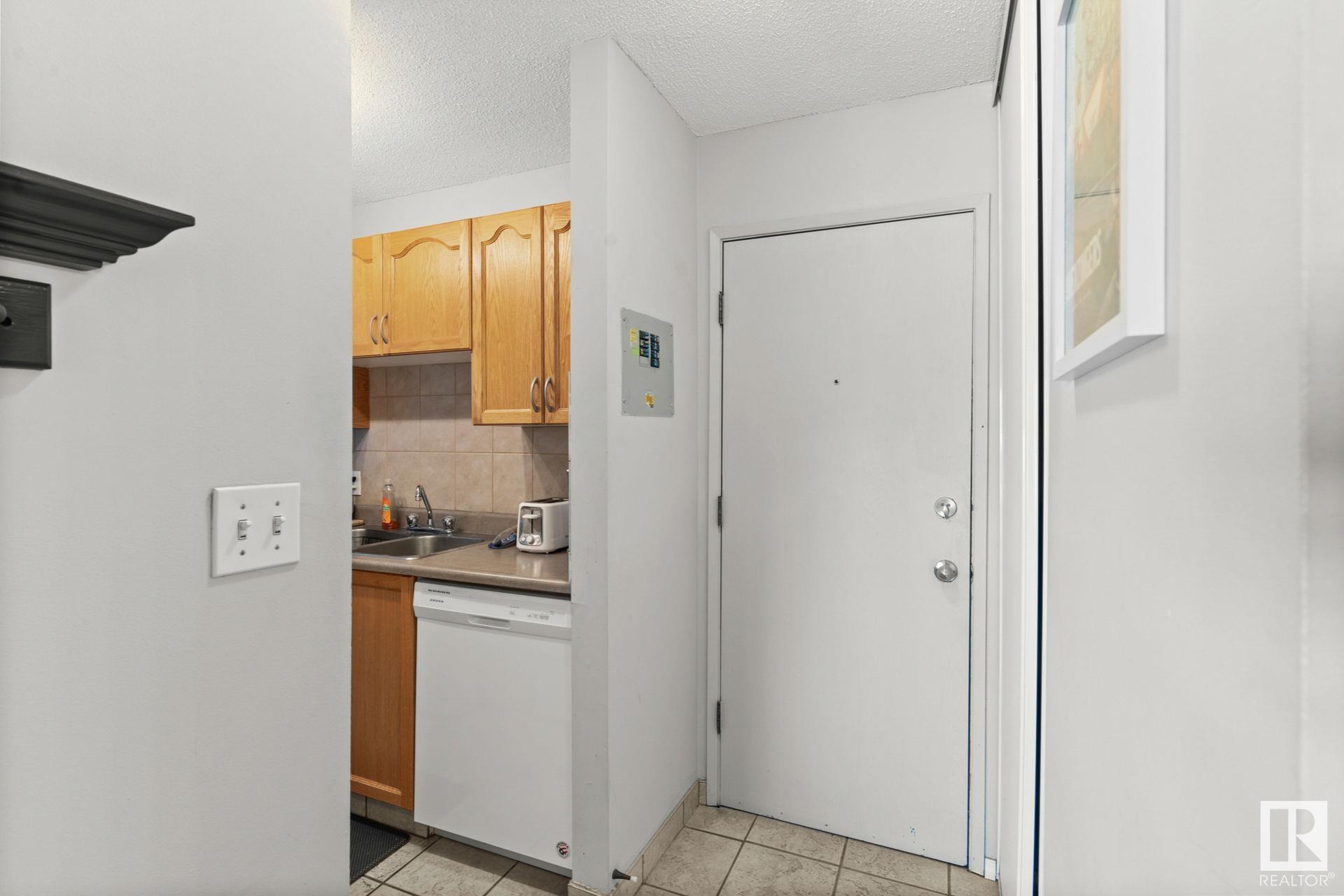 Property Photo: 2545 116 Street NW AB T6J 3Z7