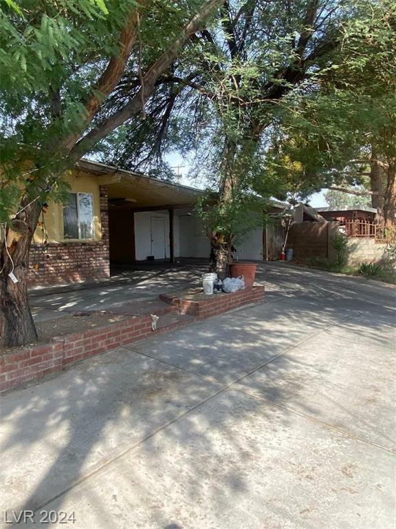 Property Photo:  1804 Silver Birch Lane  NV 89104 