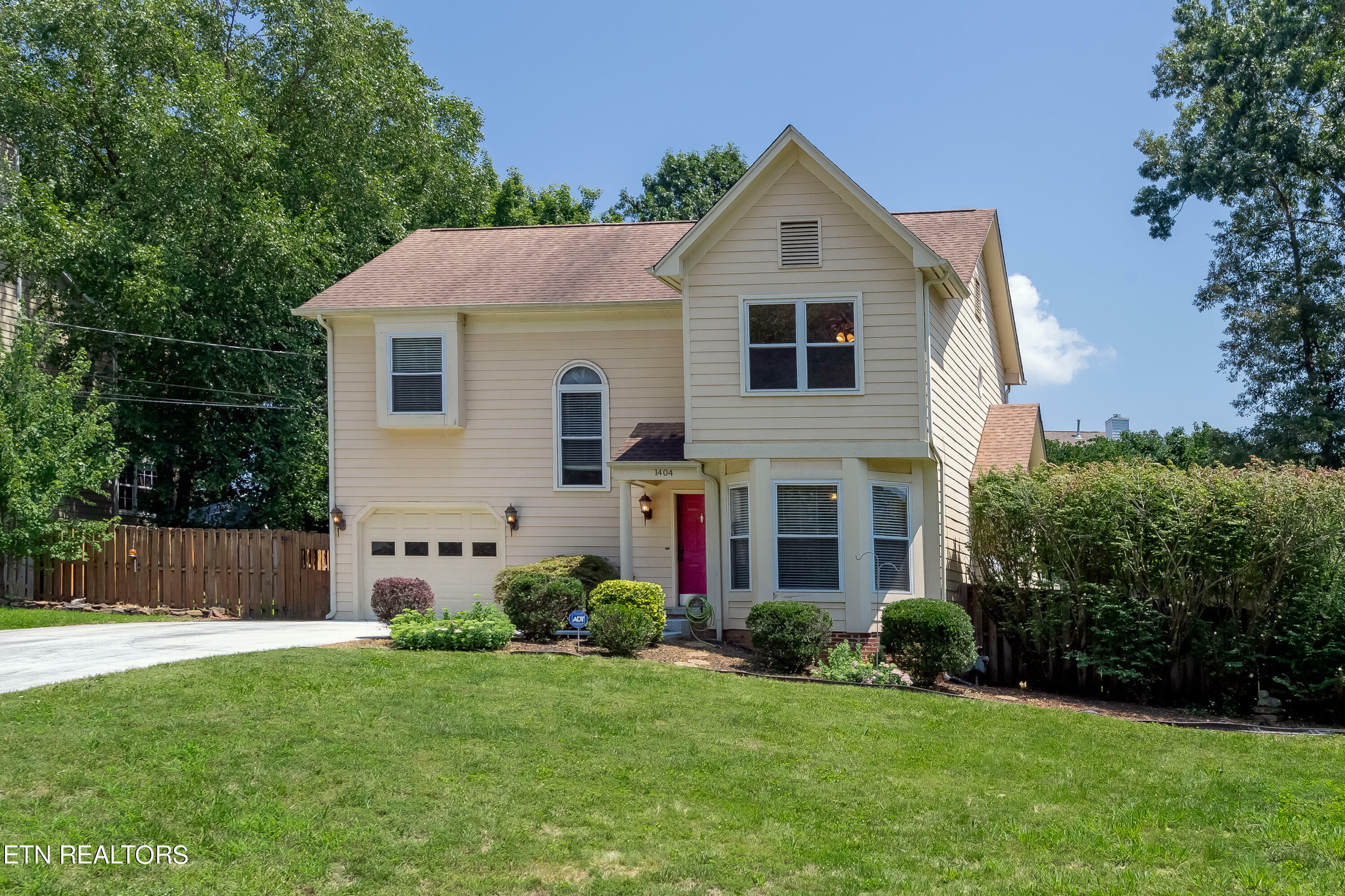 Property Photo:  1404 Wenlock Rd  TN 37922 