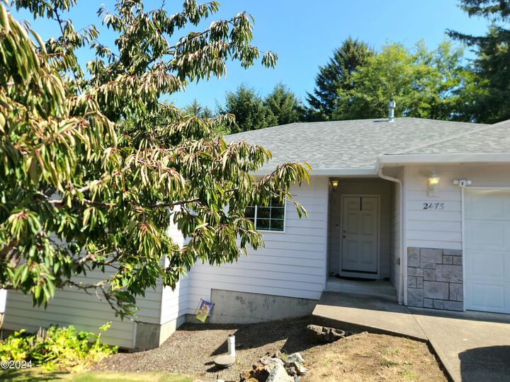 Property Photo: 2473 NE 57th Court OR 97367