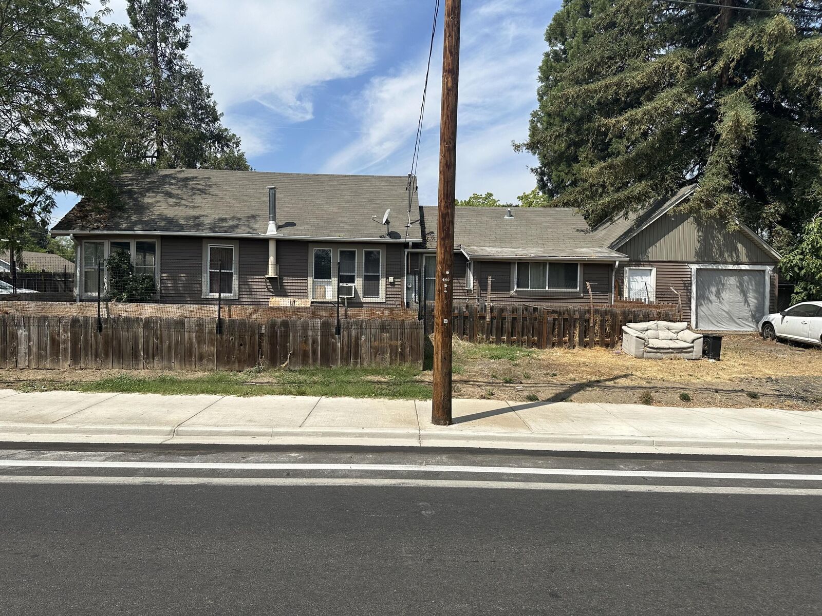 Property Photo:  1500 Prune Street  OR 97501 