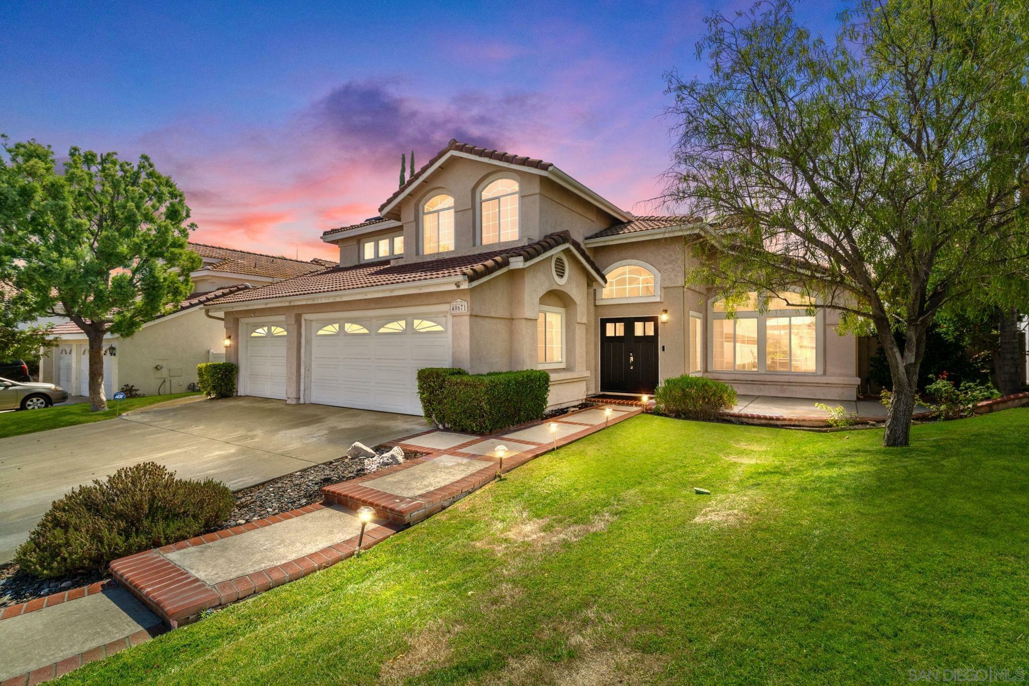 Property Photo: 40671 Calle Katerine CA 92591