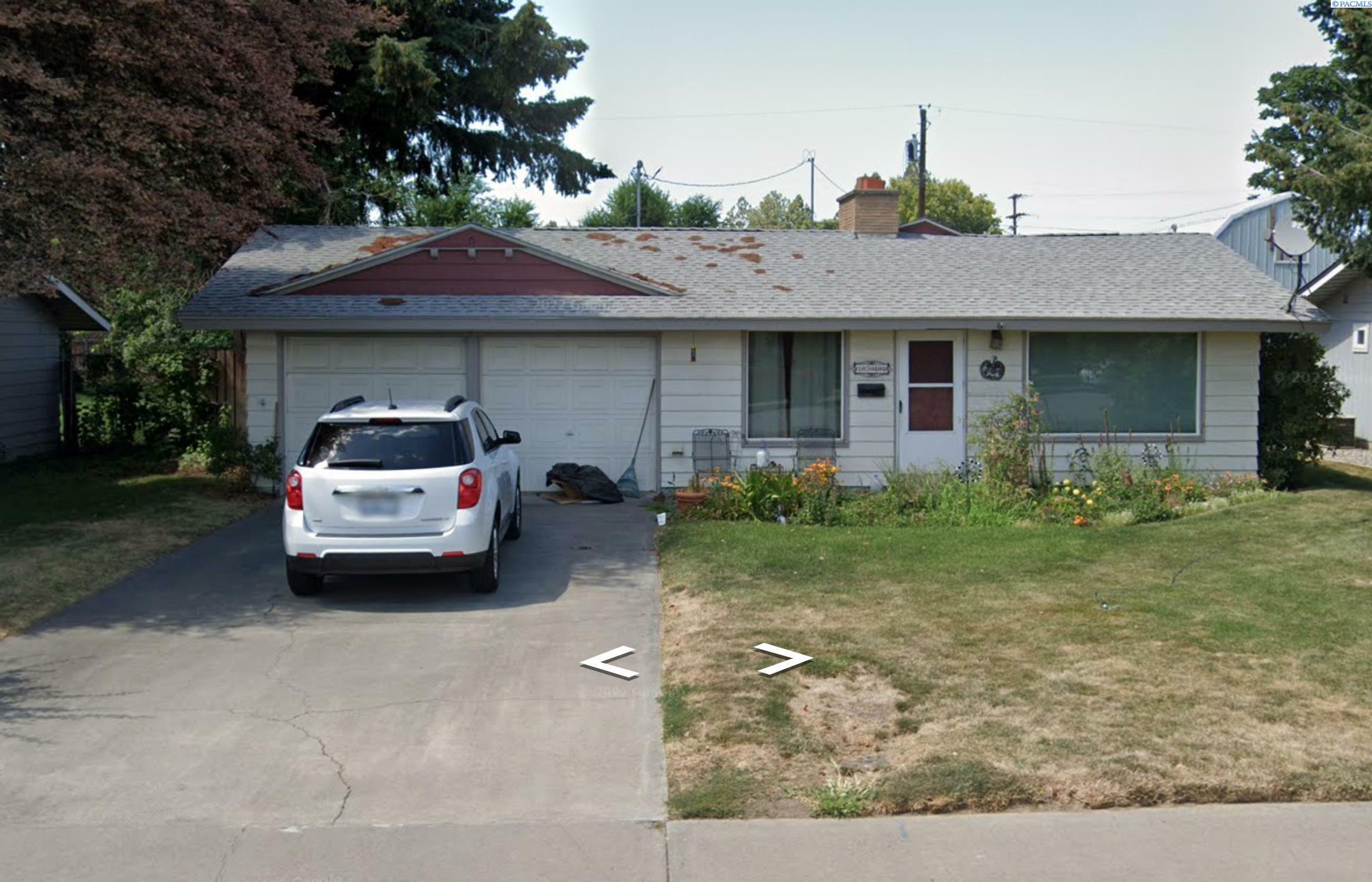 Property Photo:  1744 N 23rd Ave  WA 99301 