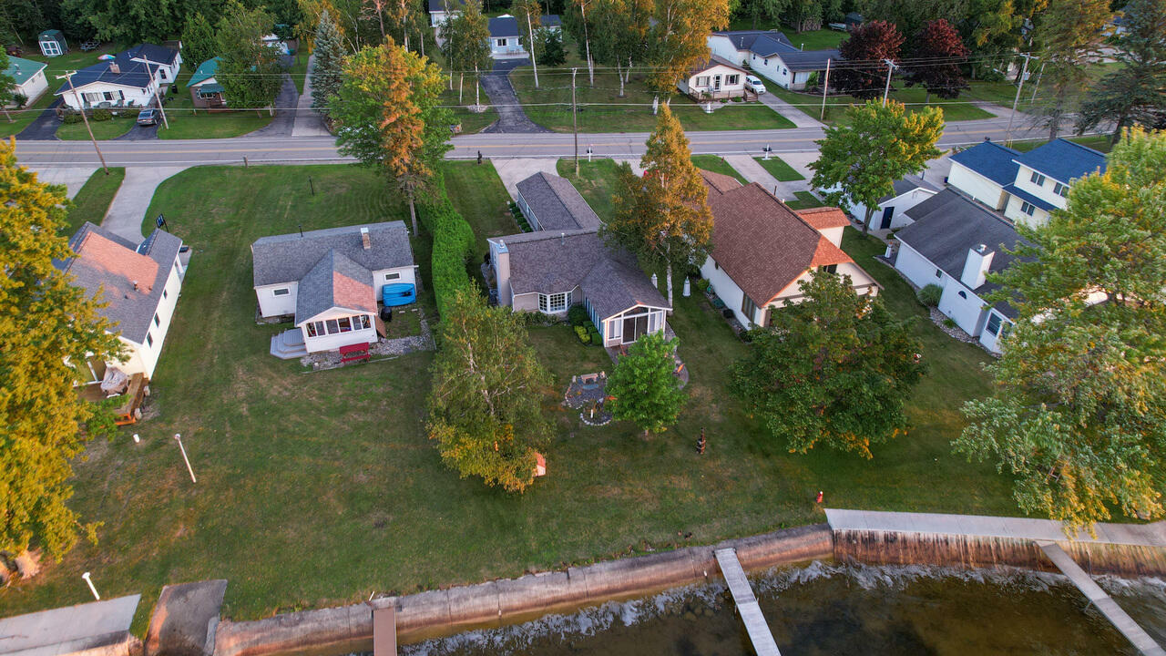 Property Photo:  826 Iroquois Avenue  MI 48651 