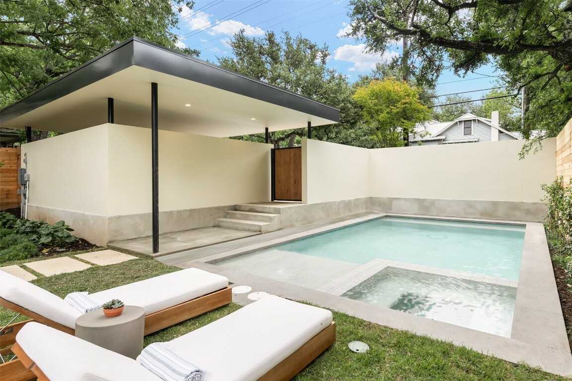 Property Photo:  1208 S 5th Street  TX 78704 