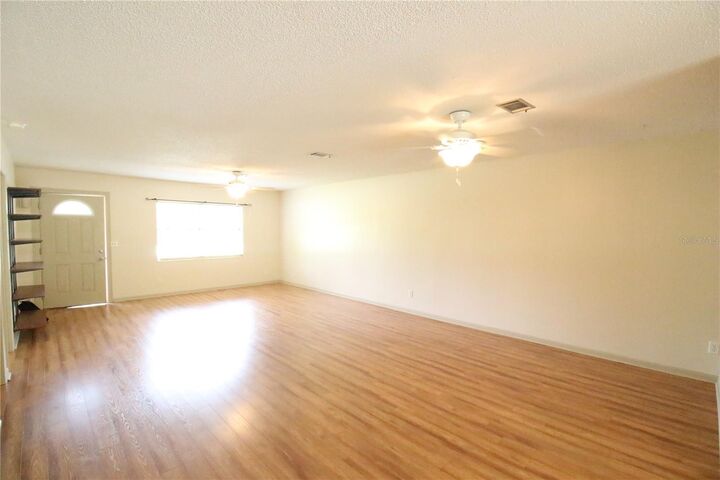 Property Photo: 815 NW 16th Avenue FL 32601