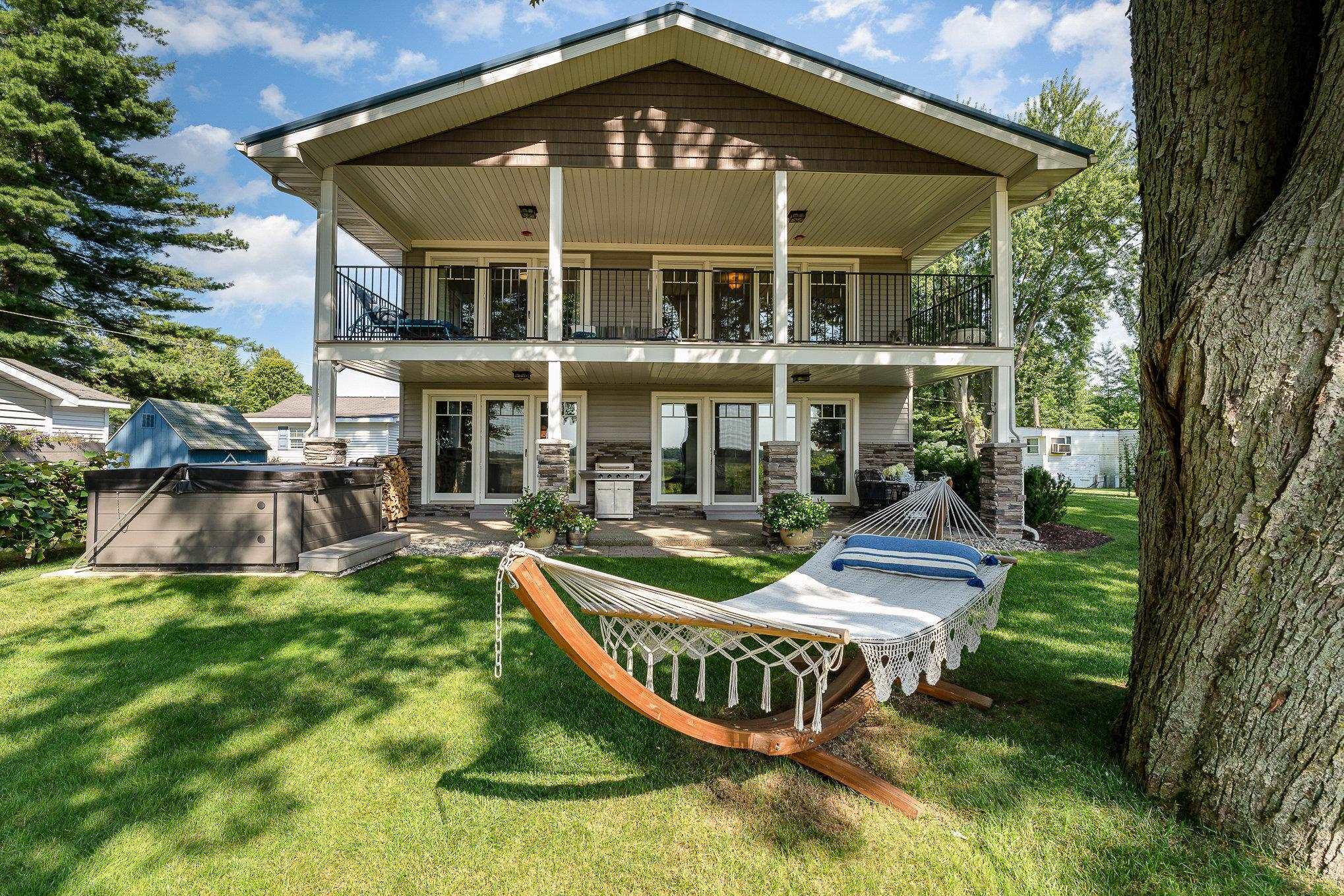 Property Photo:  3 E Lakeshore Drive  MI 48628 