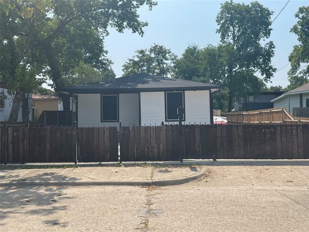 Property Photo:  2322 Southland Street  TX 75215 