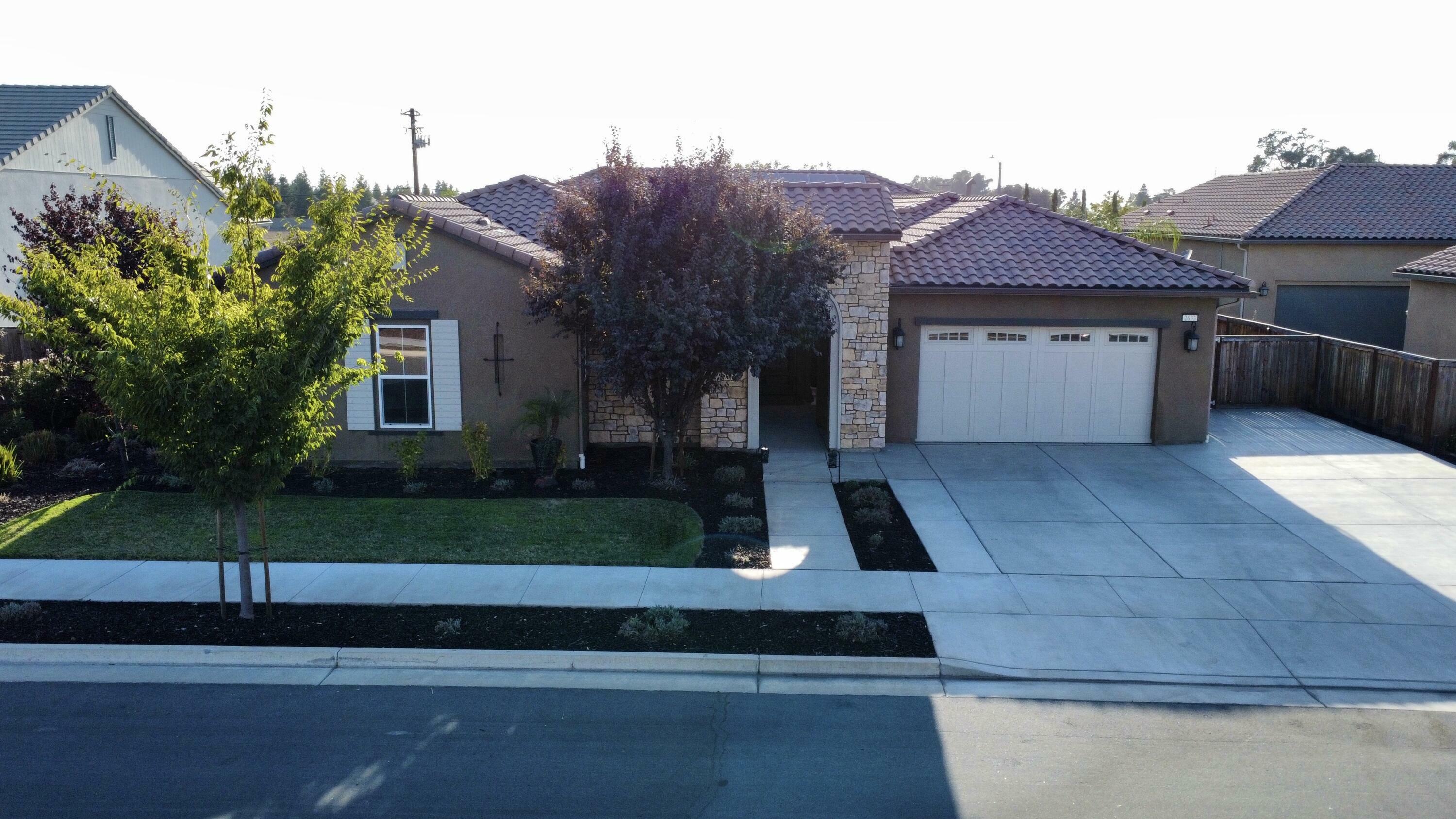 2633 N Silvervale Street  Visalia CA 93291 photo