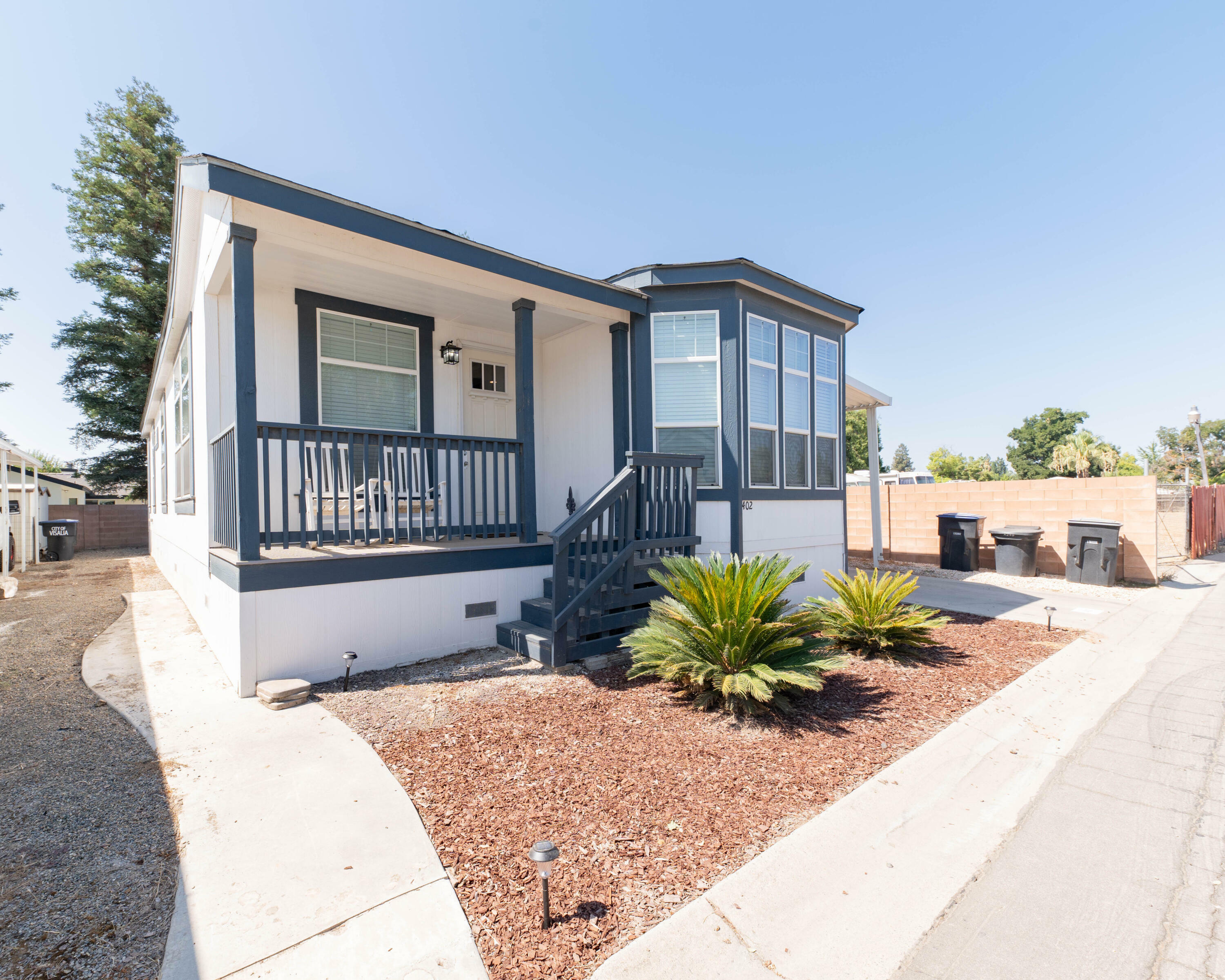 Property Photo:  5505 W Tulare Avenue 402  CA 93277 