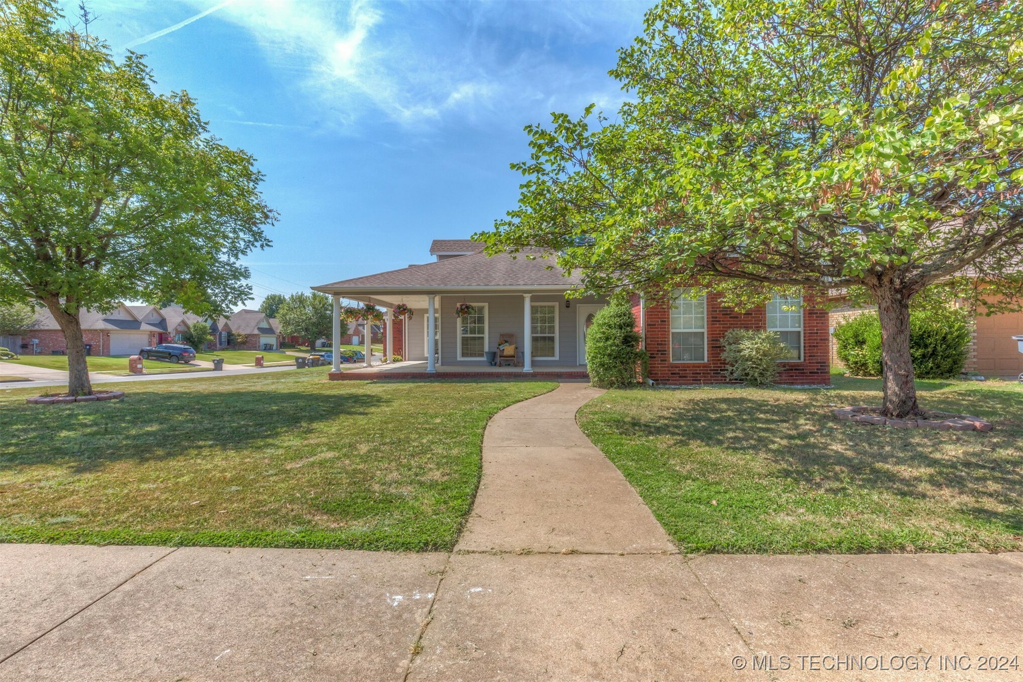 Property Photo:  1304 W 117th Street S  OK 74037 