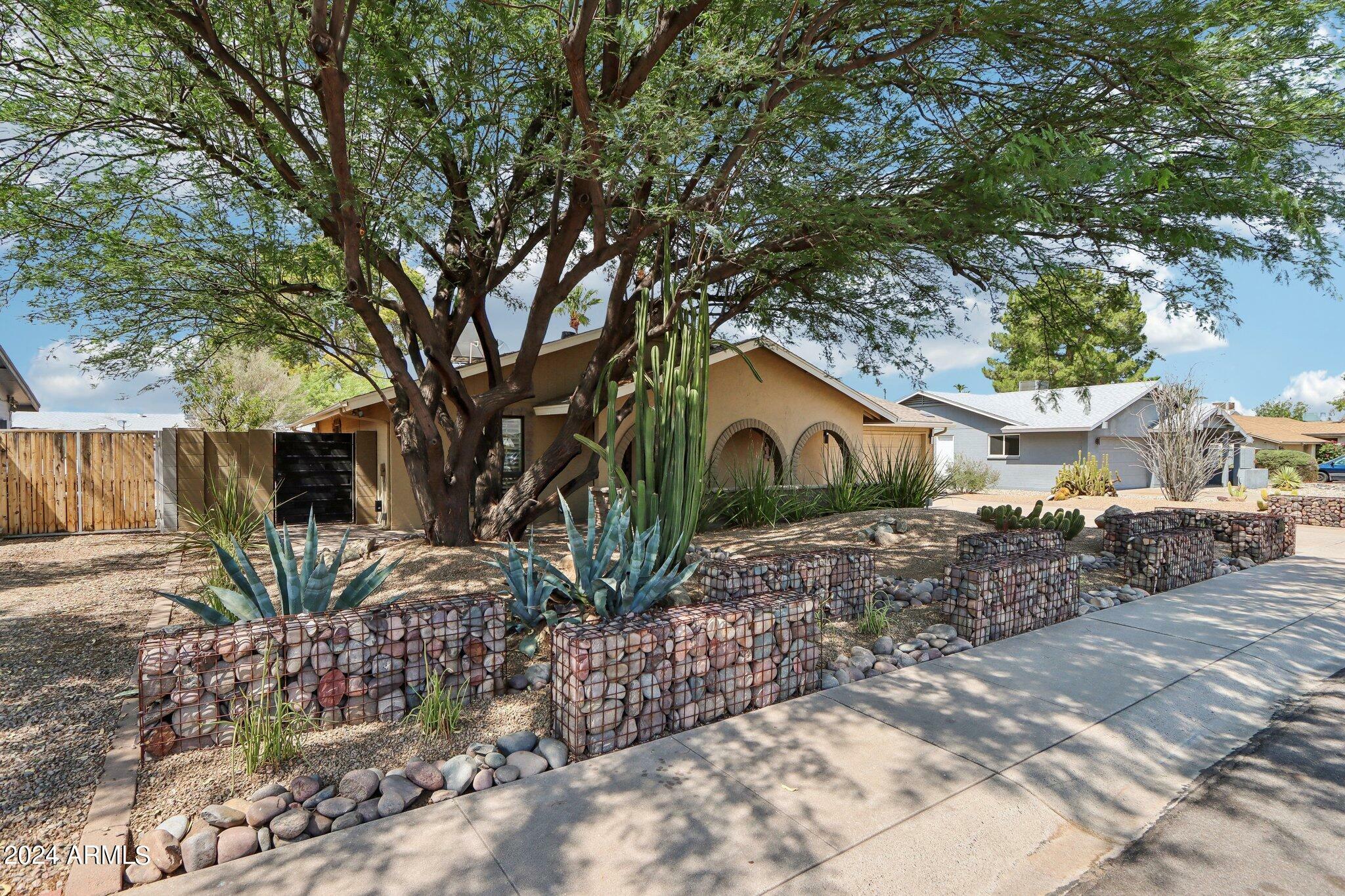 Property Photo:  3116 E Sierra Street  AZ 85028 