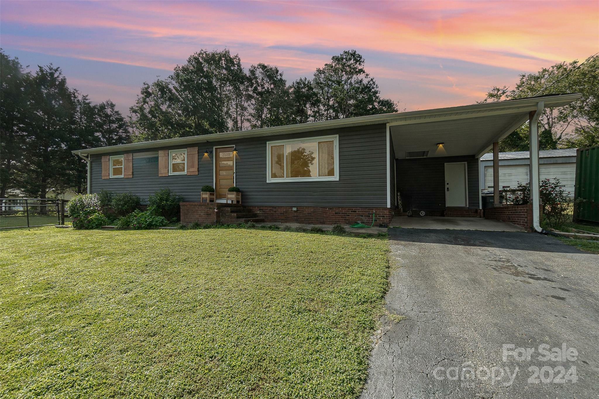 Property Photo:  2510 Joyce Street  NC 28083 