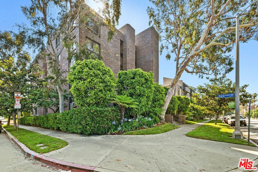 Property Photo:  2304  S Beverly Glen Blvd 501  CA 90064 