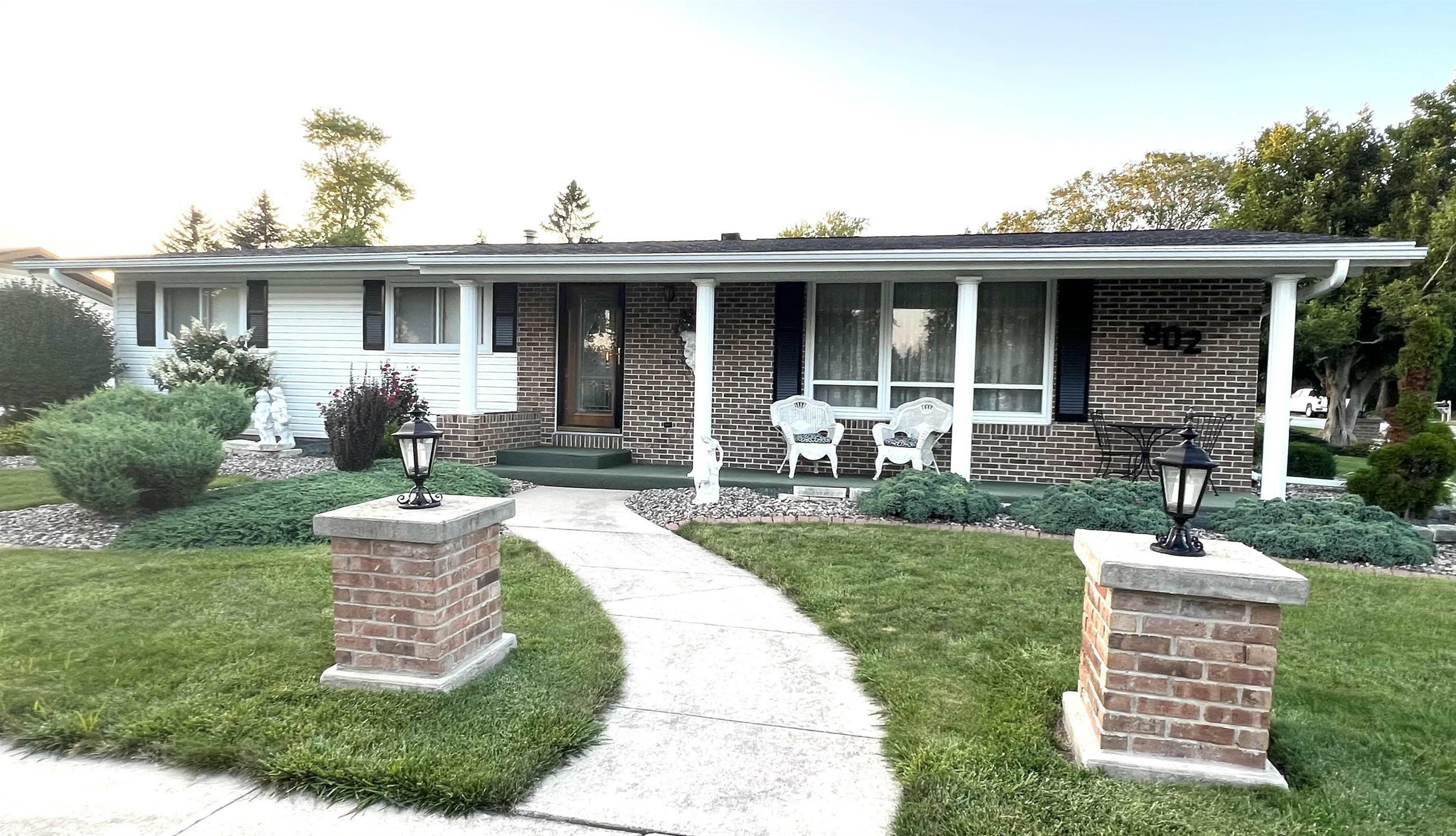 Property Photo:  802 NW 9th Avenue  IA 50677 