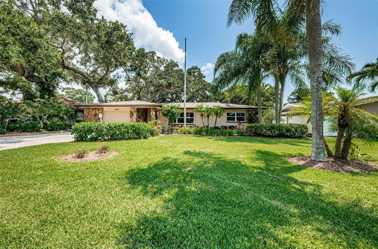 Property Photo:  1069 Idlewild Drive N  FL 34698 