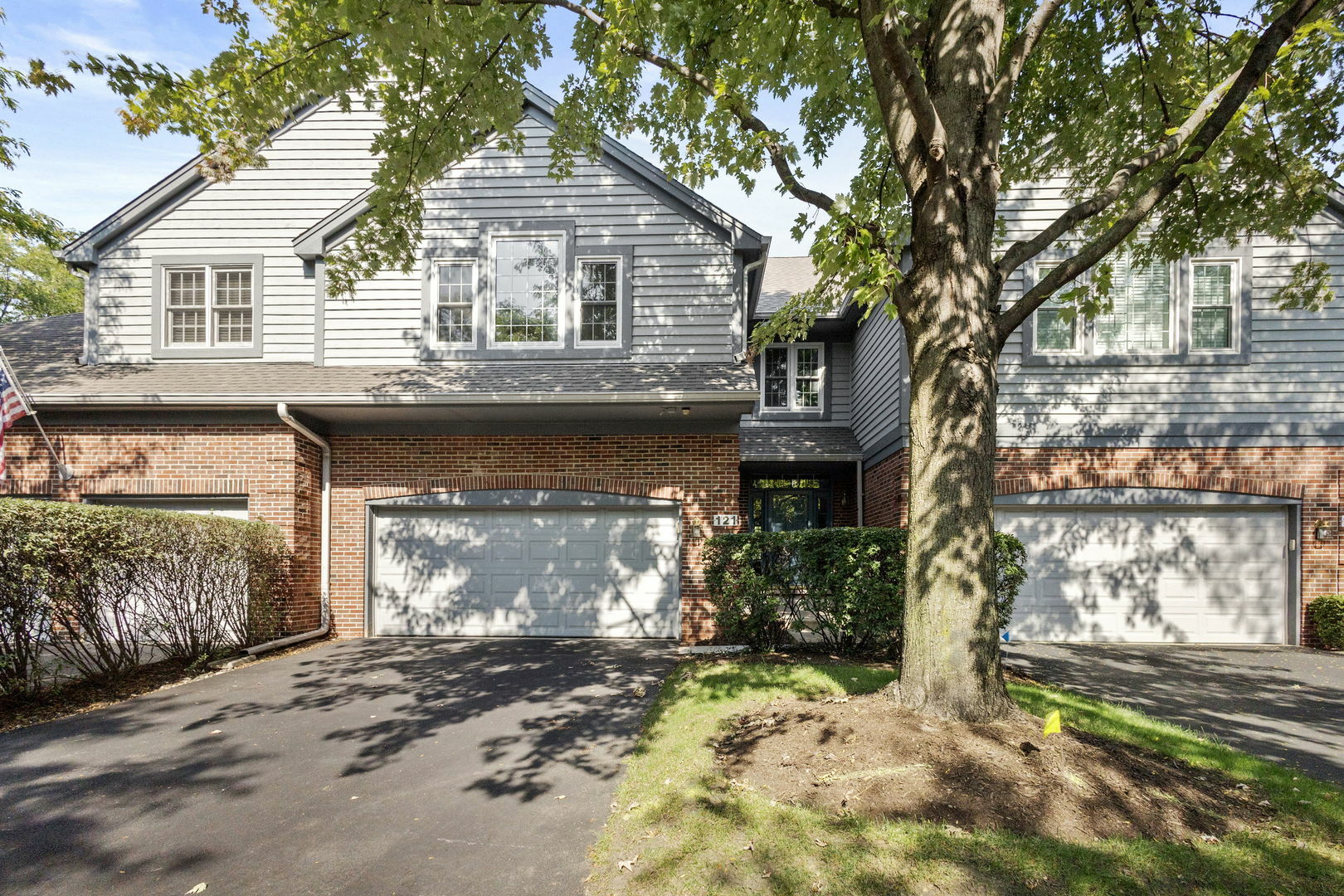 Property Photo: 121 Northgate Place IL 60527