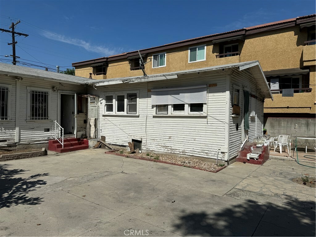 Property Photo:  908 E Maple Street  CA 91205 