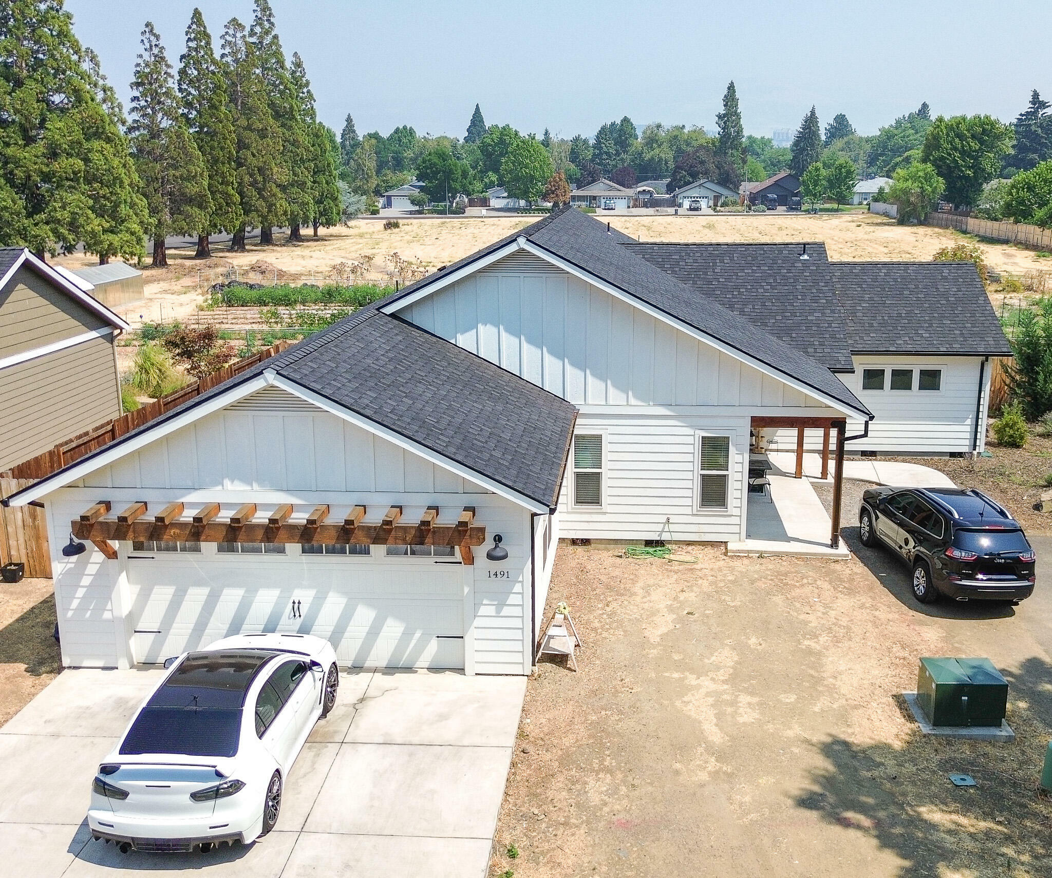 Property Photo:  1491 Kings Highway  OR 97501 