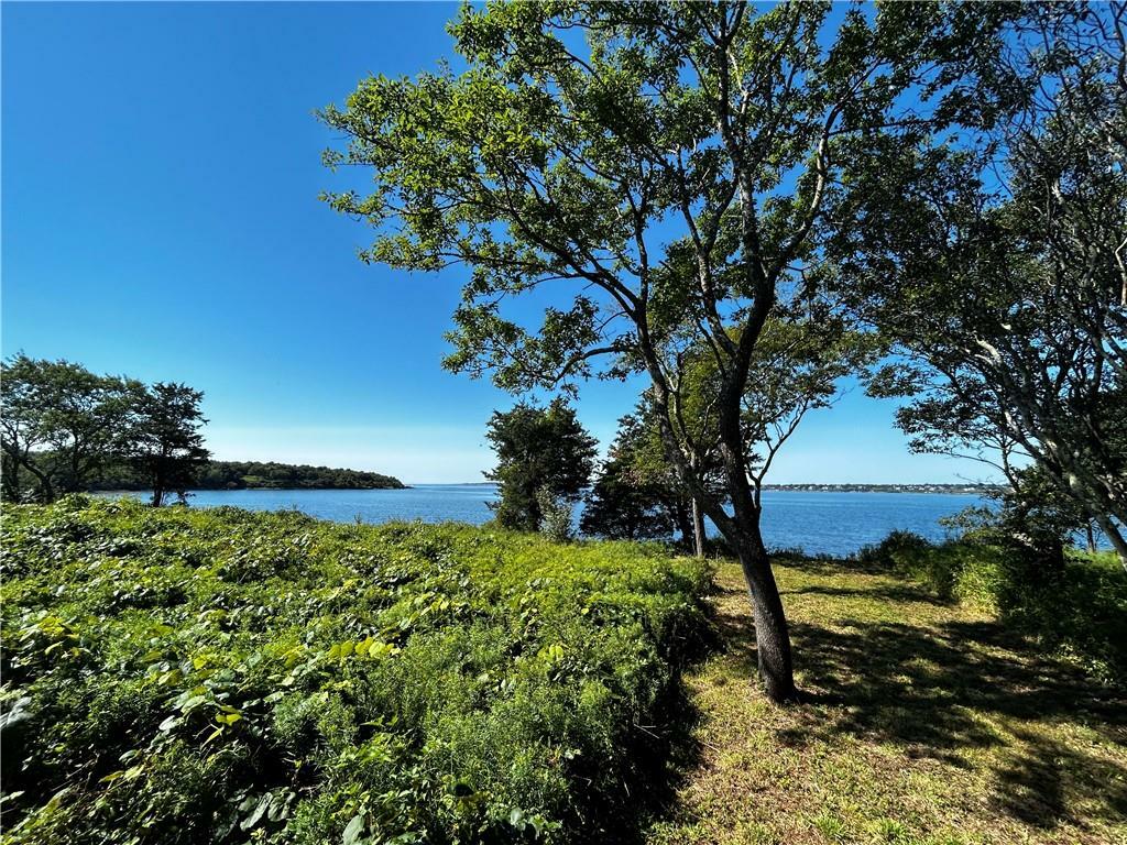 Property Photo:  424 Beavertail Road  RI 02835 