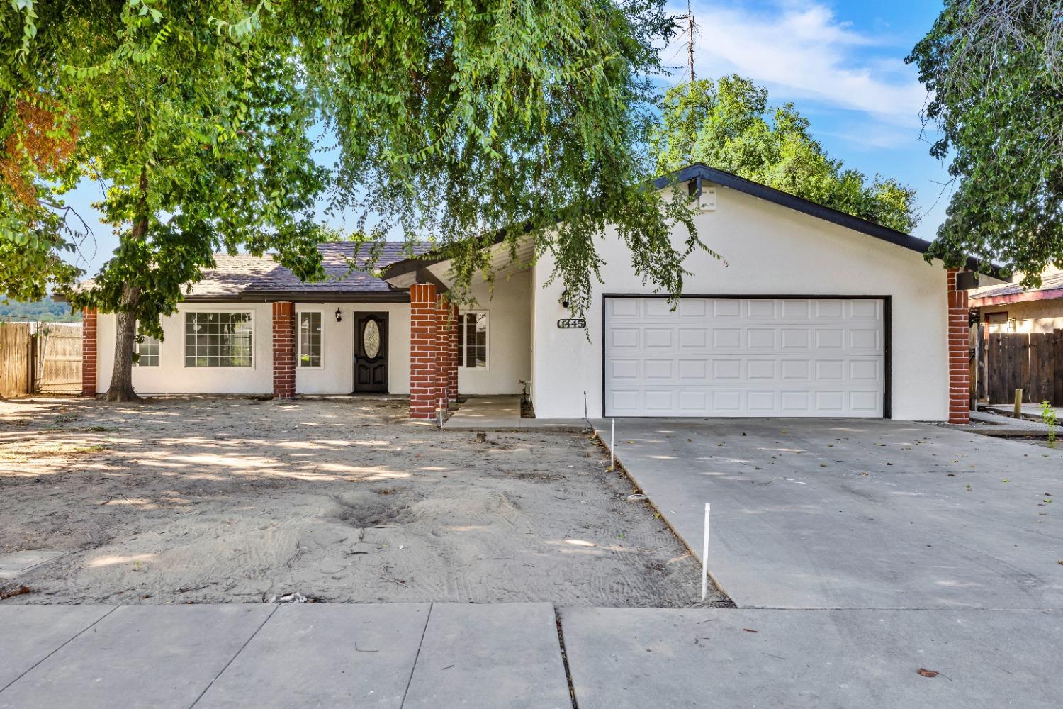 Property Photo:  1445 Jackson Street  CA 93662 