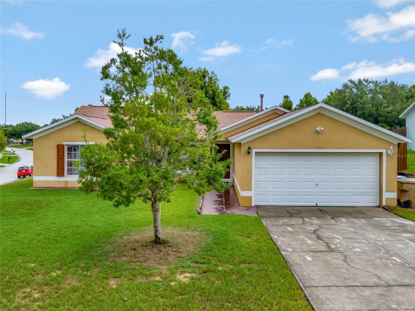 Property Photo:  11516 Brandiwine Court  FL 34711 