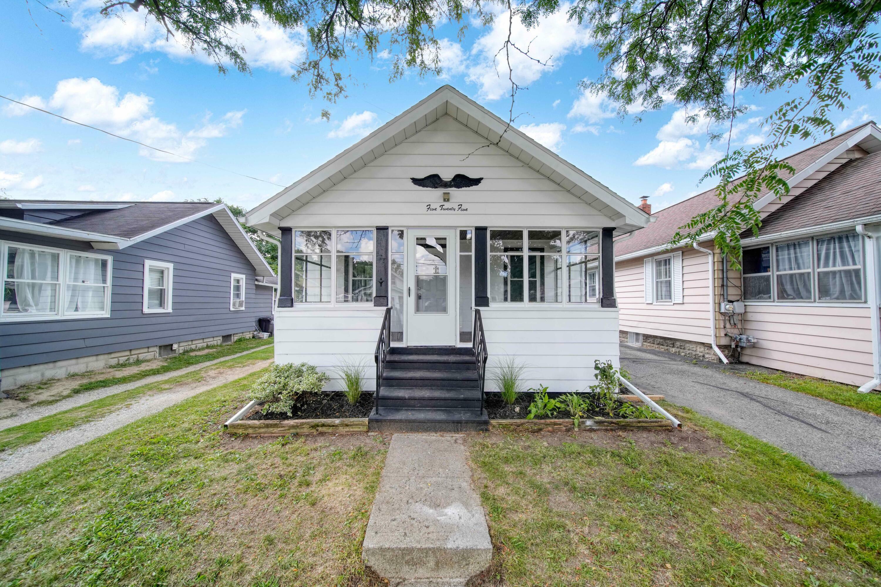 Property Photo:  525 Saint Clair Avenue  MI 49202 