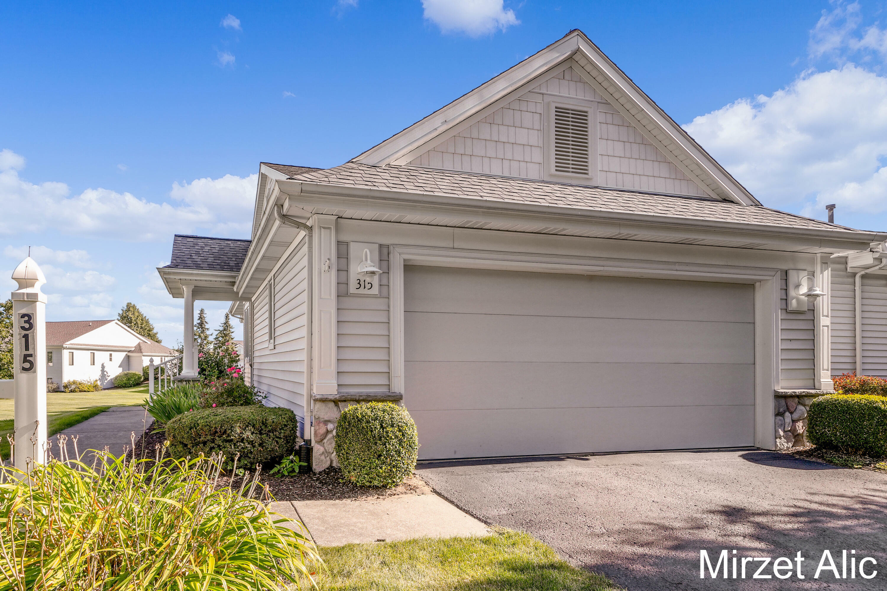 Property Photo:  315 S Shoreside Drive SE  MI 49548 